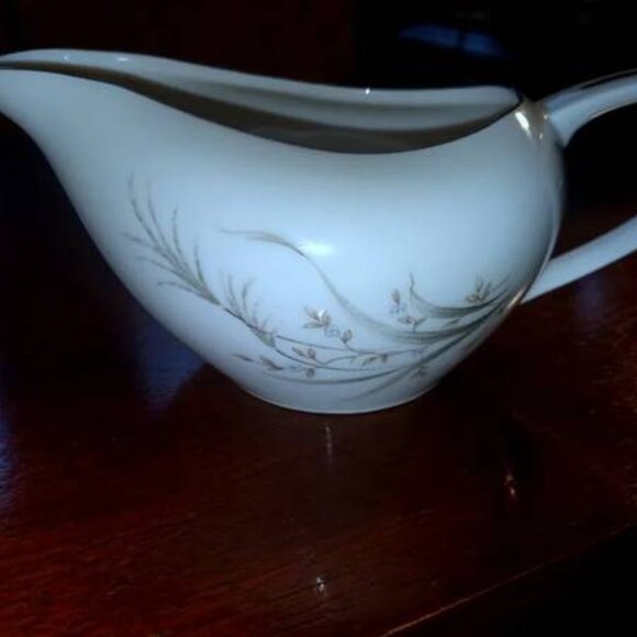 Nice 1960s Castlecourt Wheat Spray Pattern Fine China Creamer or Gravy Boat - Picture 12 of 12